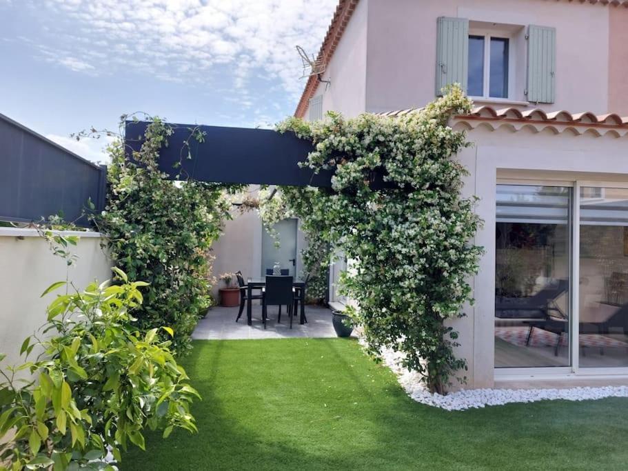 Maison Entiere Redessan 外观 照片